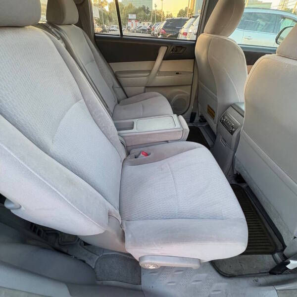 2008 Toyota Highlander - $7,500