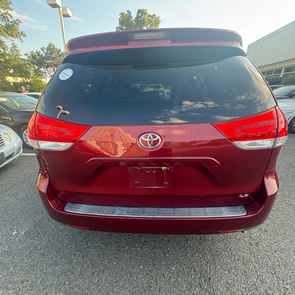 2011 Toyota Sienna - $9,500