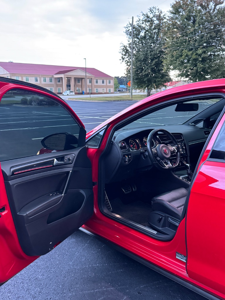 2017 Volkswagen Golf - $11,995