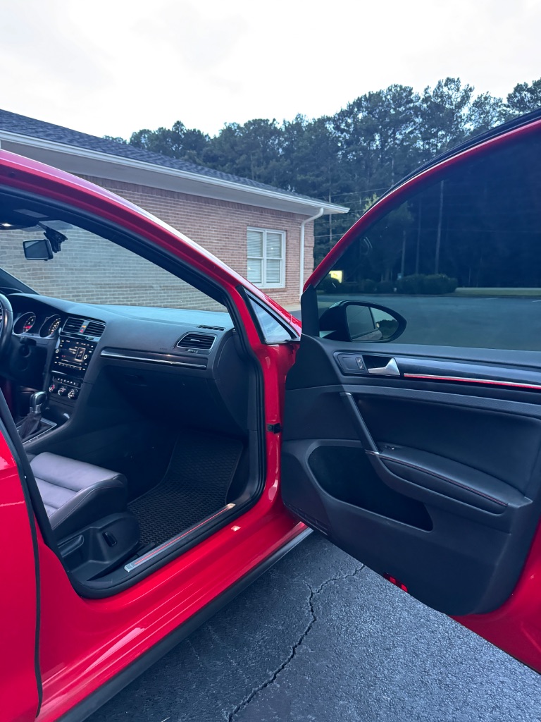 2017 Volkswagen Golf - $11,995