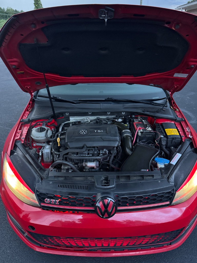 2017 Volkswagen Golf - $11,995