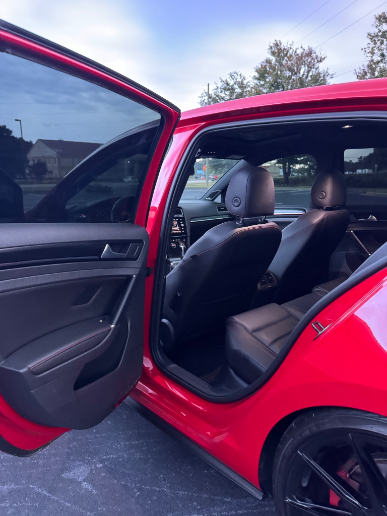 2017 Volkswagen Golf - $11,995