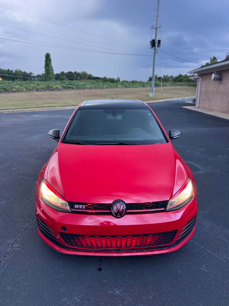 2017 Volkswagen Golf - $11,995