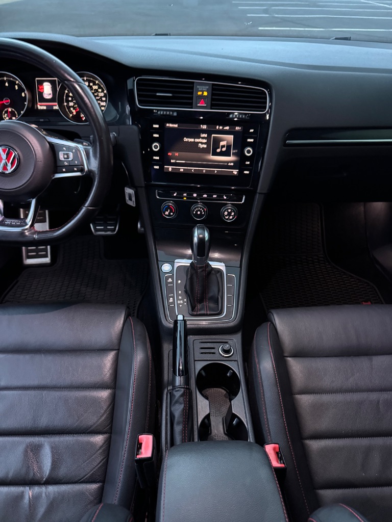 2017 Volkswagen Golf - $11,995