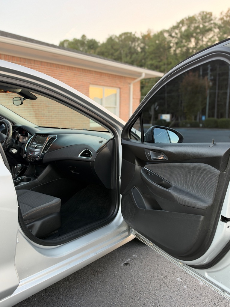 2019 Chevrolet Cruze - $5,495