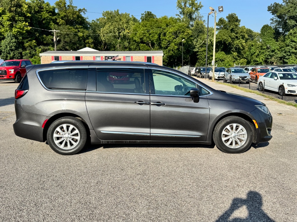 2019 Chrysler Pacifica - $10,299