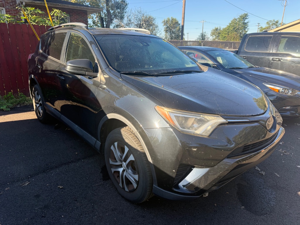 2017 Toyota RAV4 - $14,600