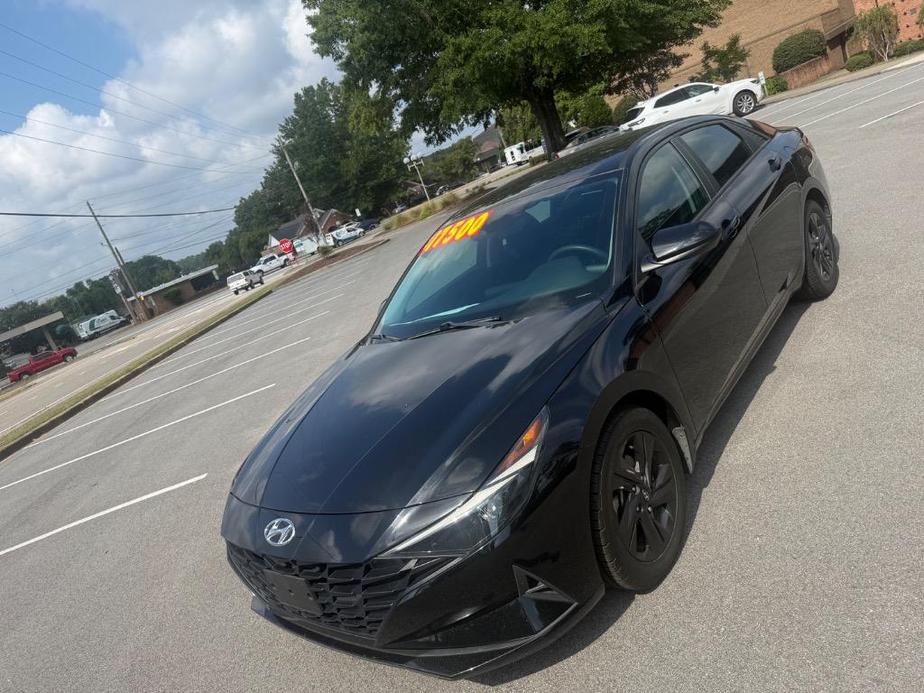 2022 Hyundai Elantra - $17,500