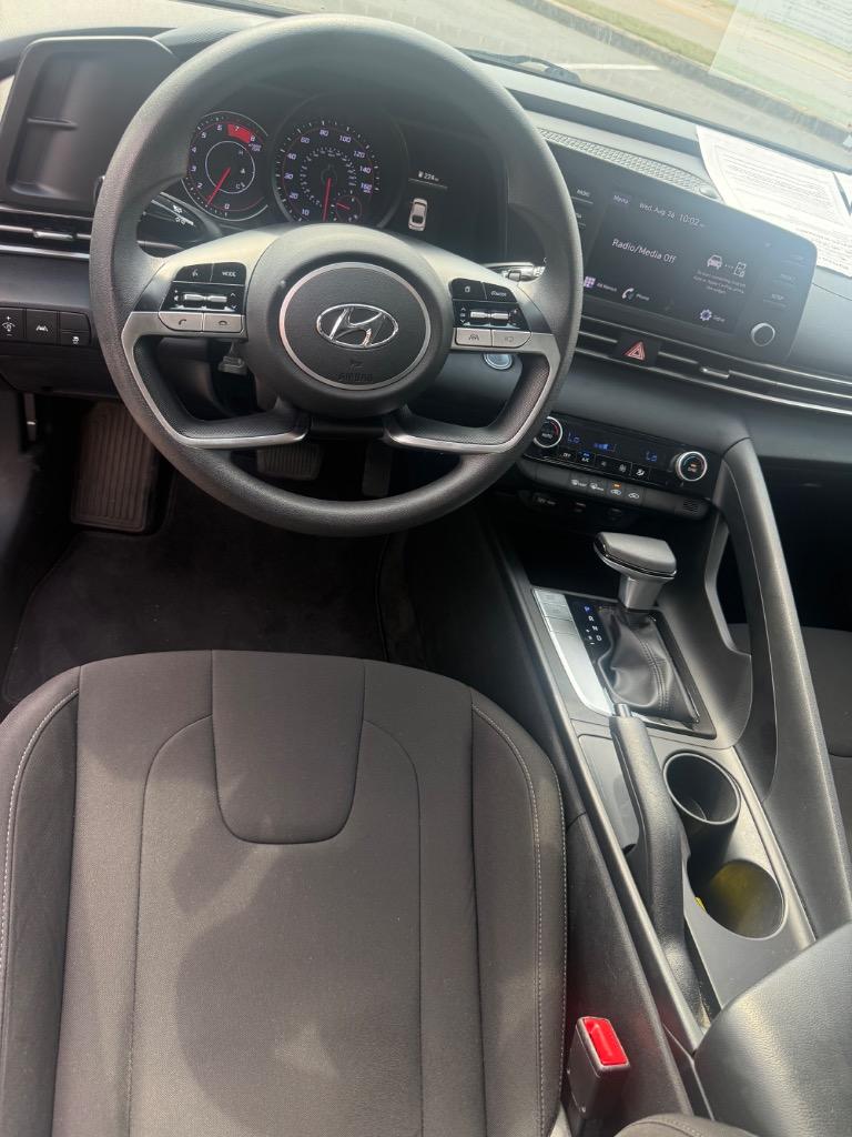 2022 Hyundai Elantra - $17,500