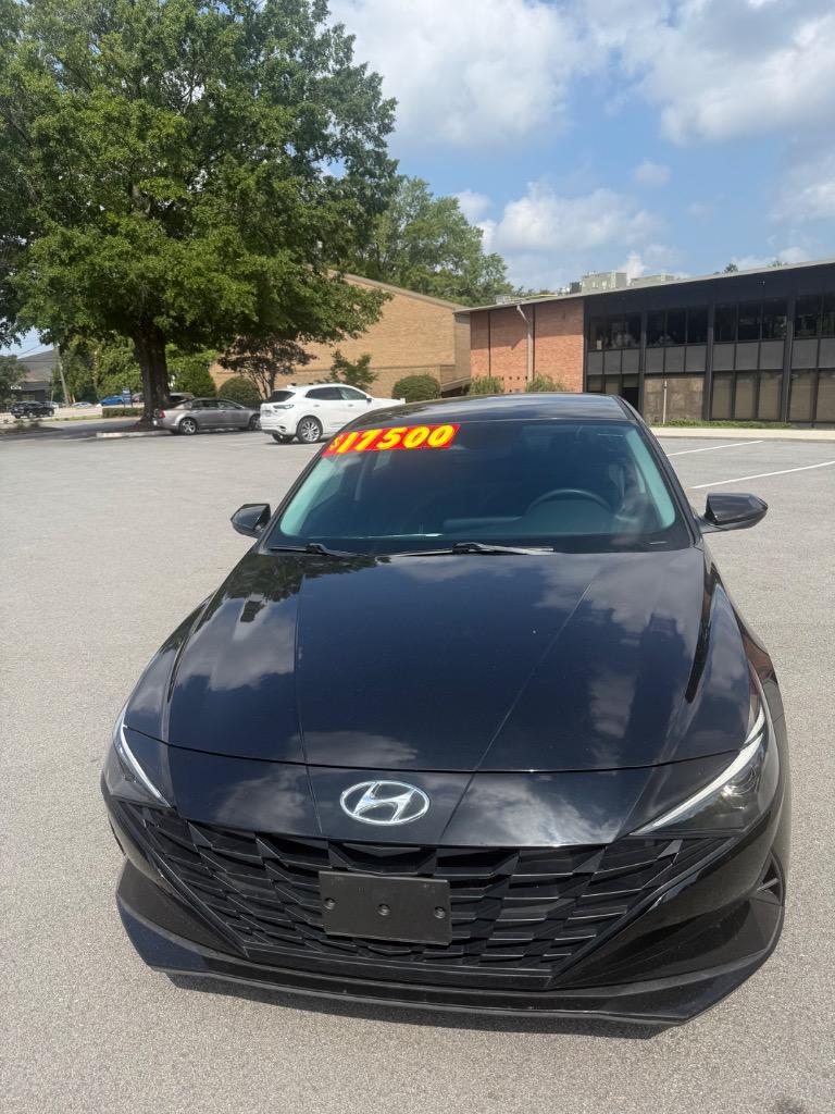 2022 Hyundai Elantra - $17,500