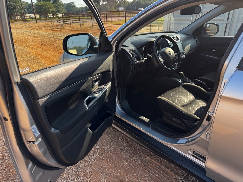 2021 Mitsubishi Outlander - $9,000