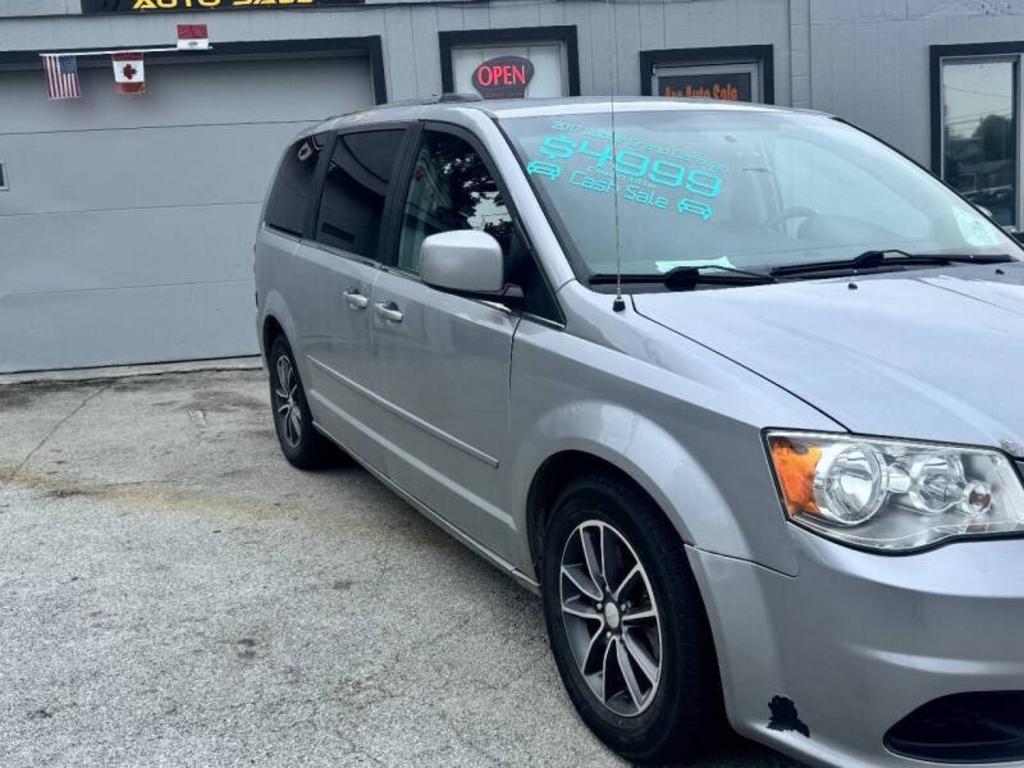 2017 Dodge Grand Caravan - $8,895
