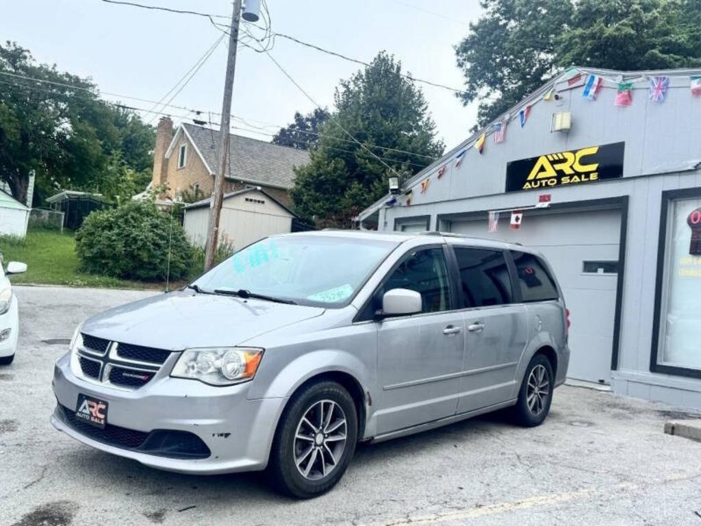 2017 Dodge Grand Caravan - $8,895