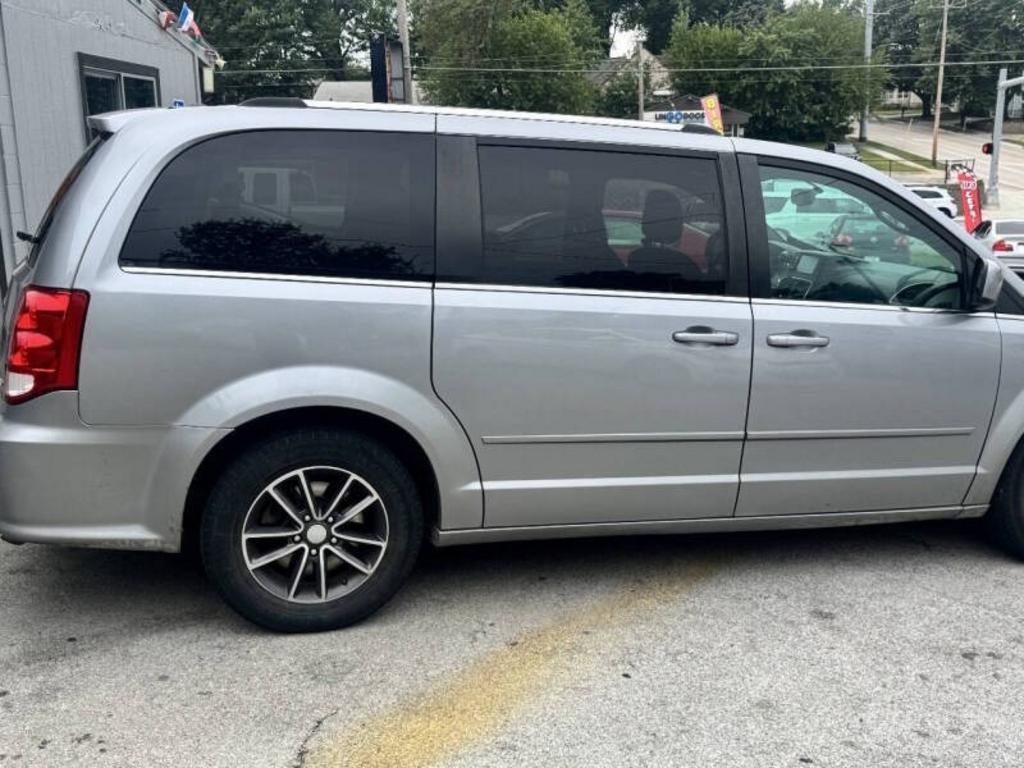 2017 Dodge Grand Caravan - $8,895