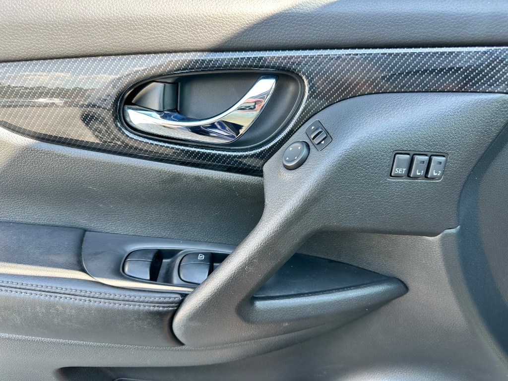 2019 Nissan Rogue - $11,898