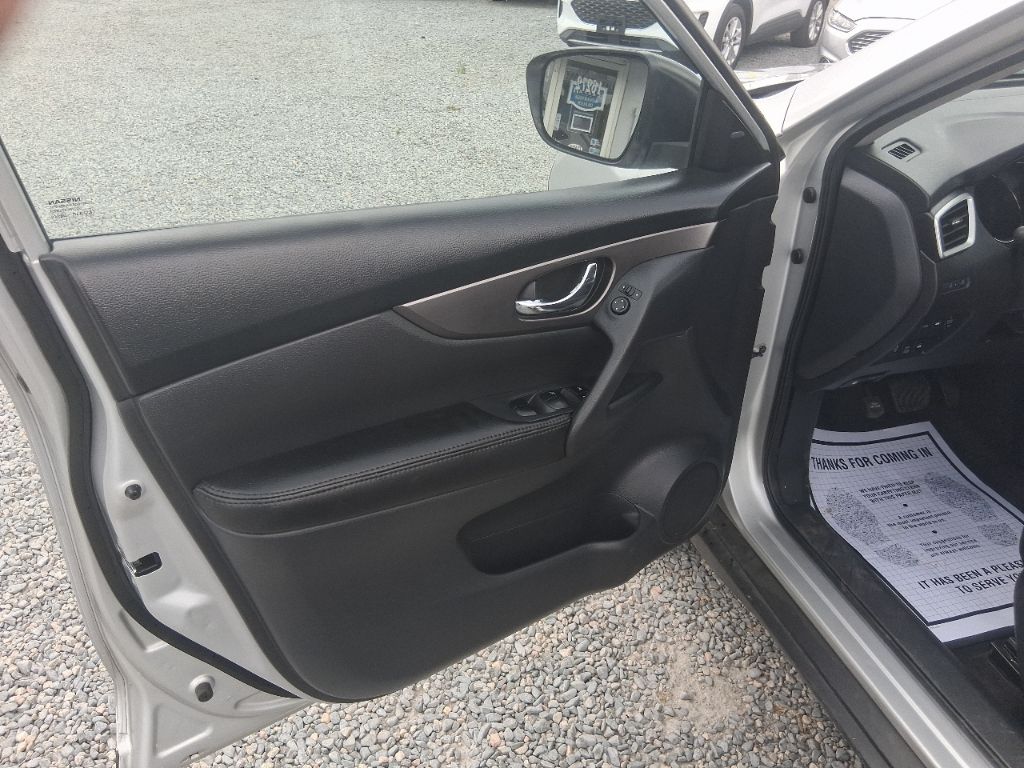 2016 Nissan Rogue - $7,998