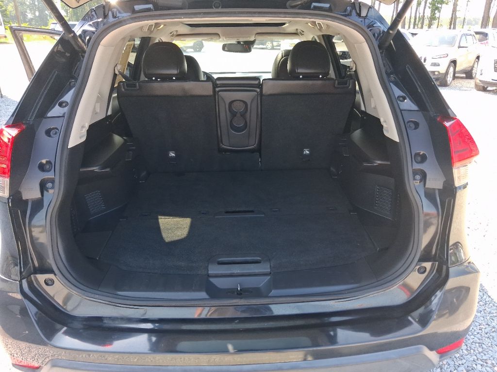 2017 Nissan Rogue - $9,298