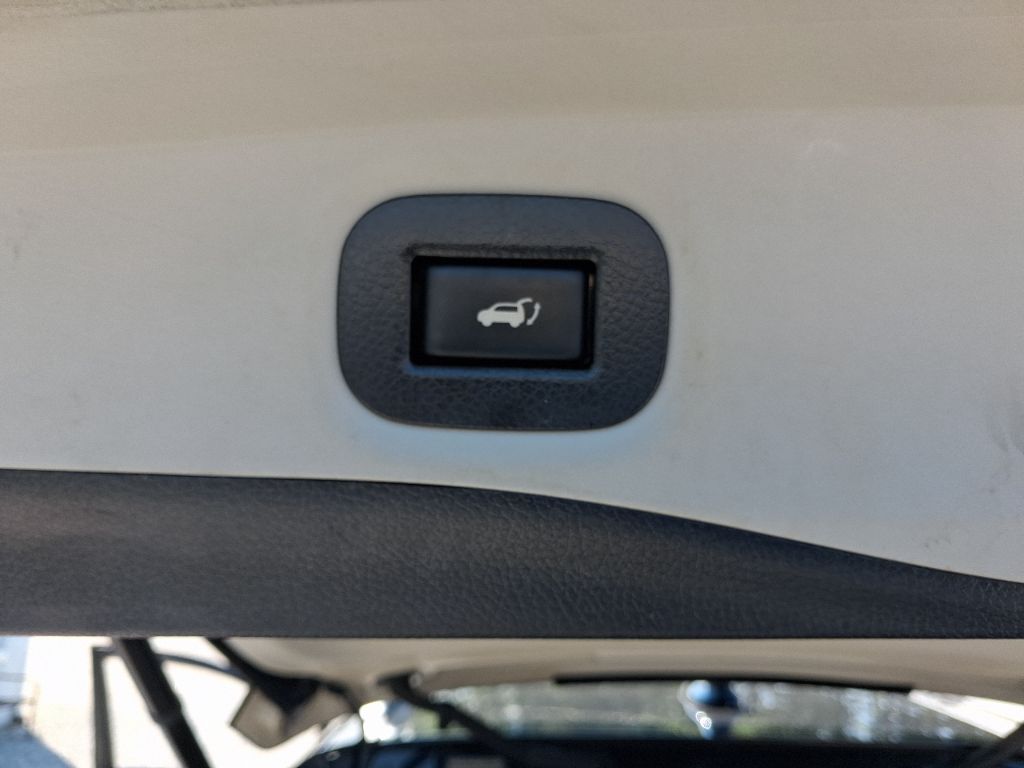 2017 Nissan Rogue - $9,298