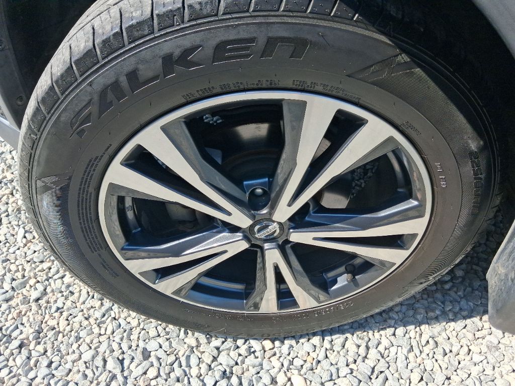 2017 Nissan Rogue - $9,298