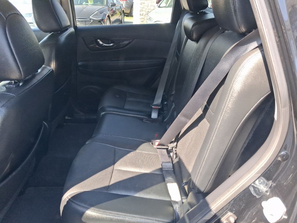 2017 Nissan Rogue - $9,298