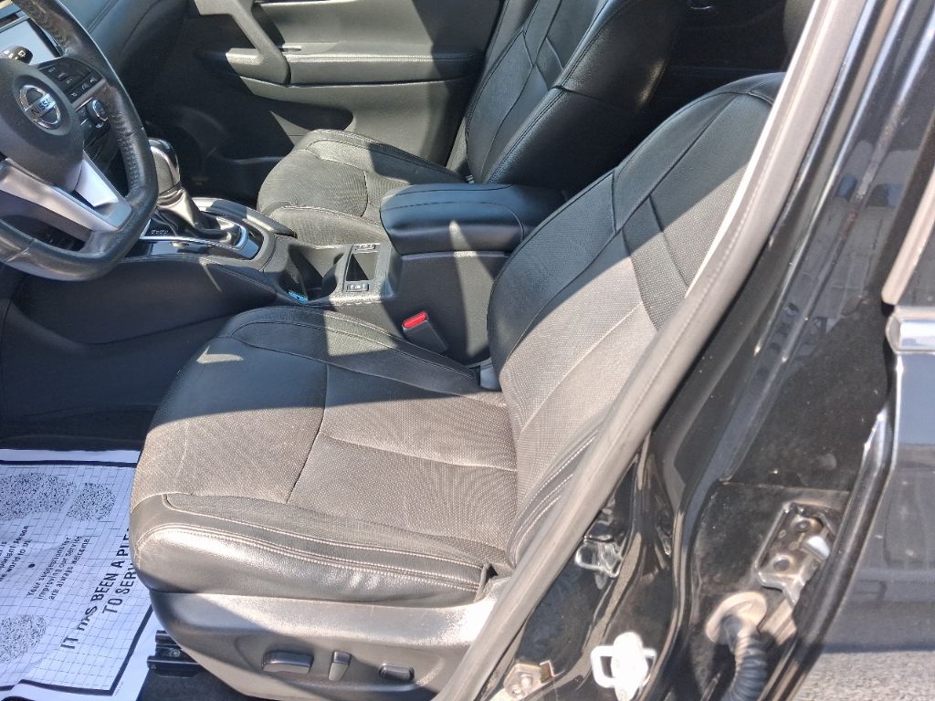 2017 Nissan Rogue - $9,298