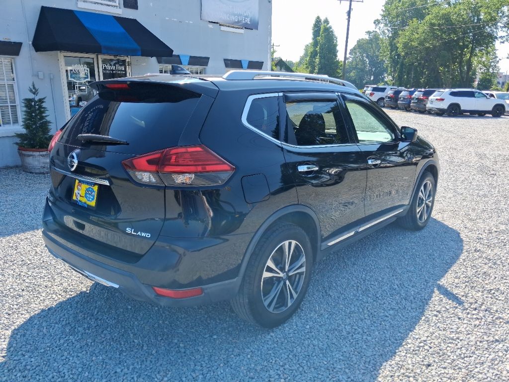 2017 Nissan Rogue - $9,298