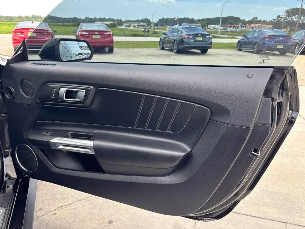 2019 Ford Mustang - $28,800
