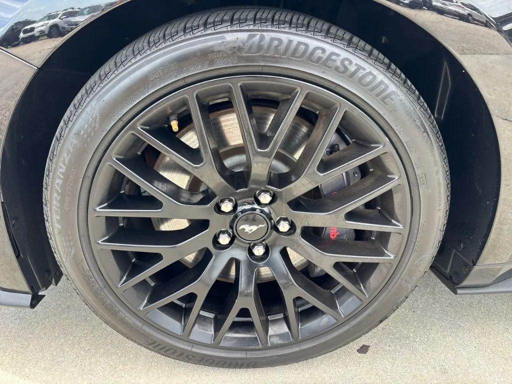2019 Ford Mustang - $28,800