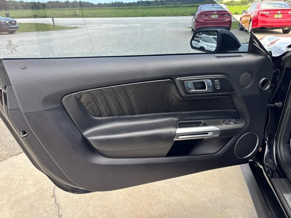 2019 Ford Mustang - $28,800