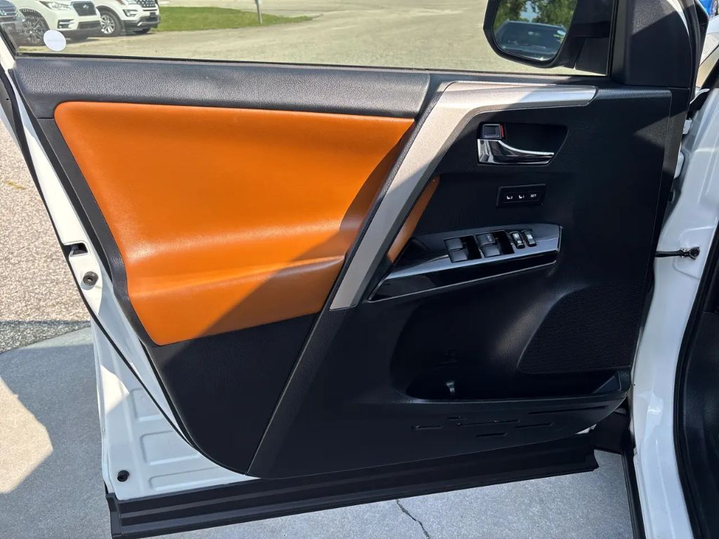2018 Toyota RAV4 - $20,800