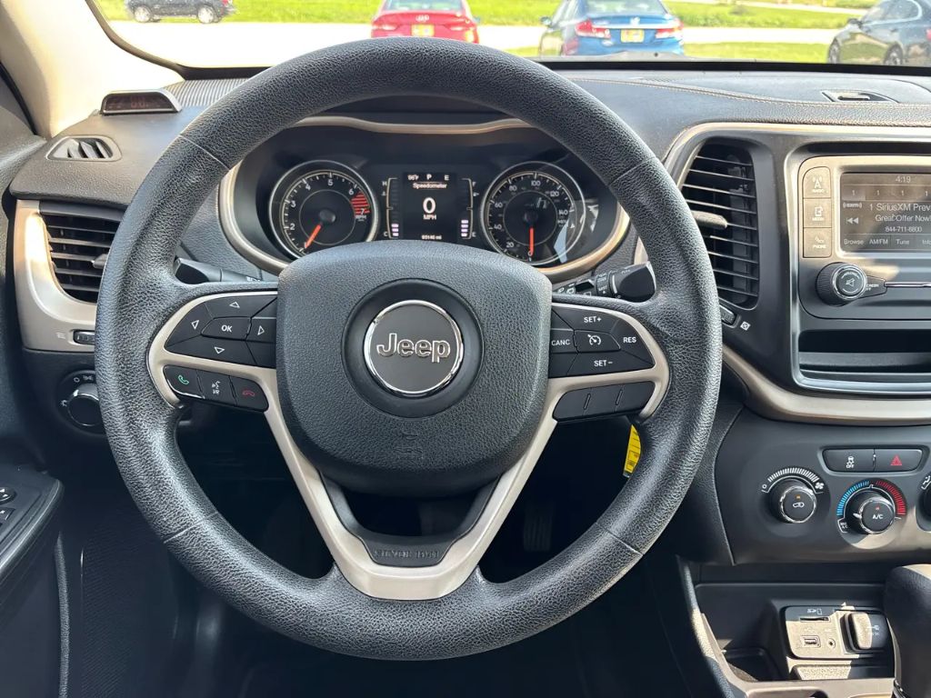 2016 Jeep Cherokee - $9,995