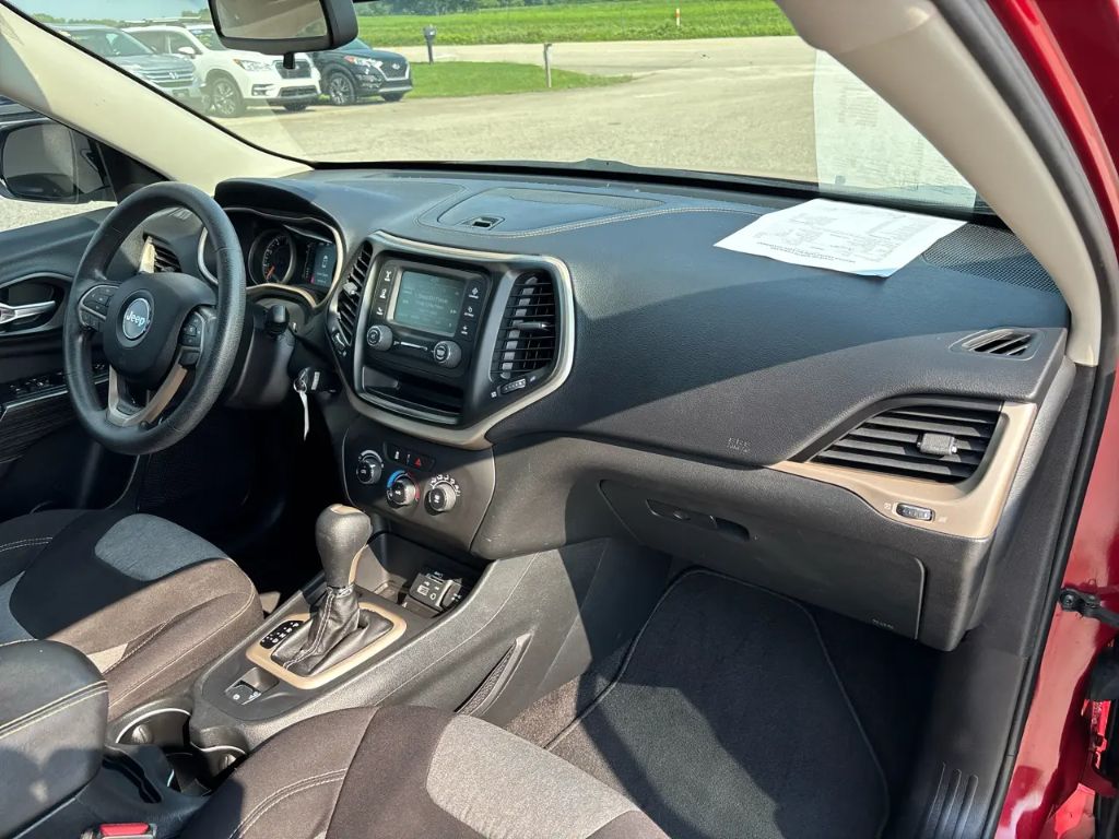 2016 Jeep Cherokee - $9,995