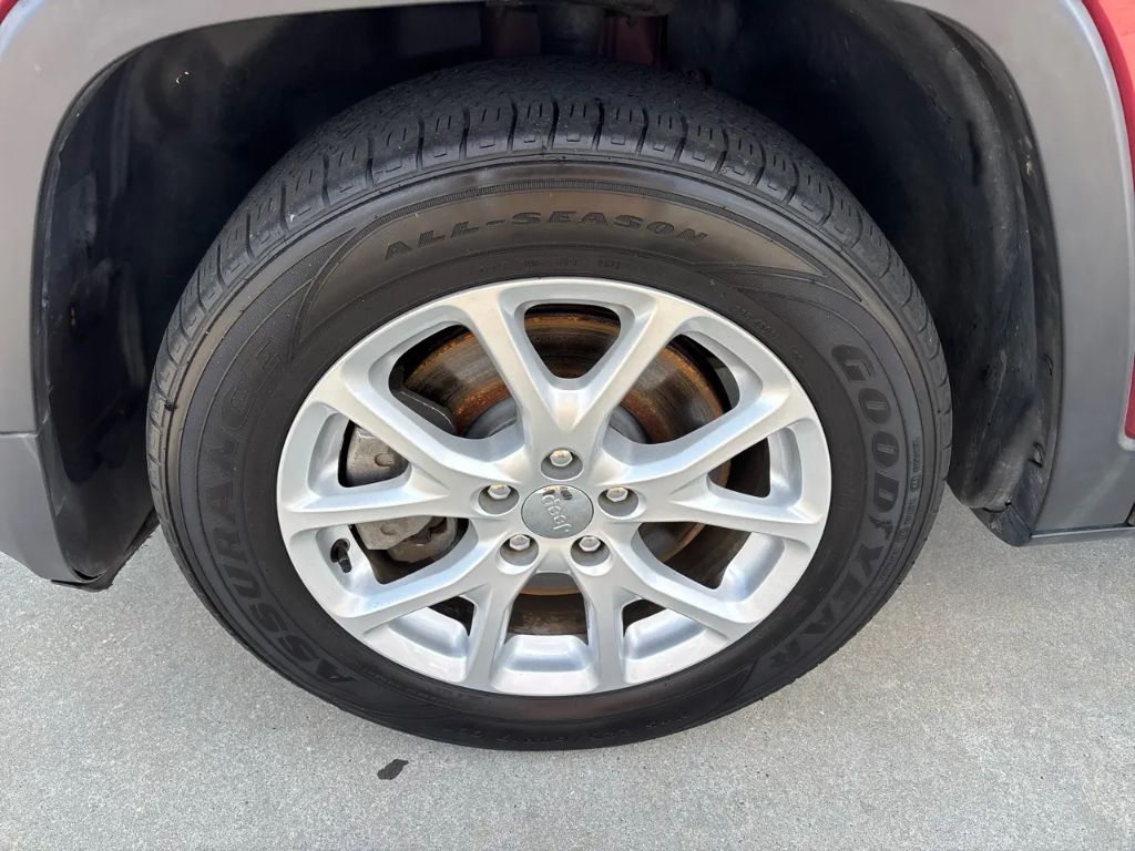 2016 Jeep Cherokee - $9,995