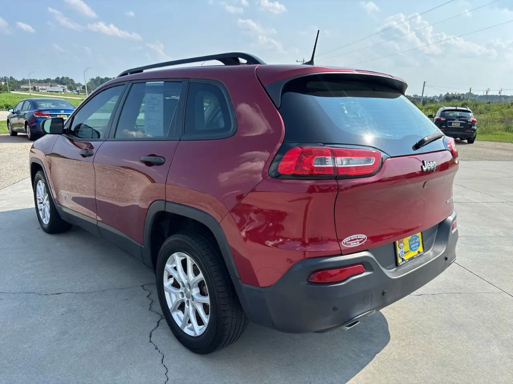 2016 Jeep Cherokee - $9,995