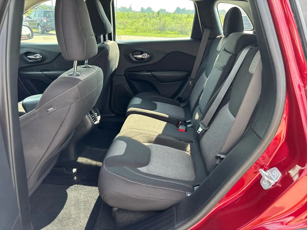 2016 Jeep Cherokee - $9,995