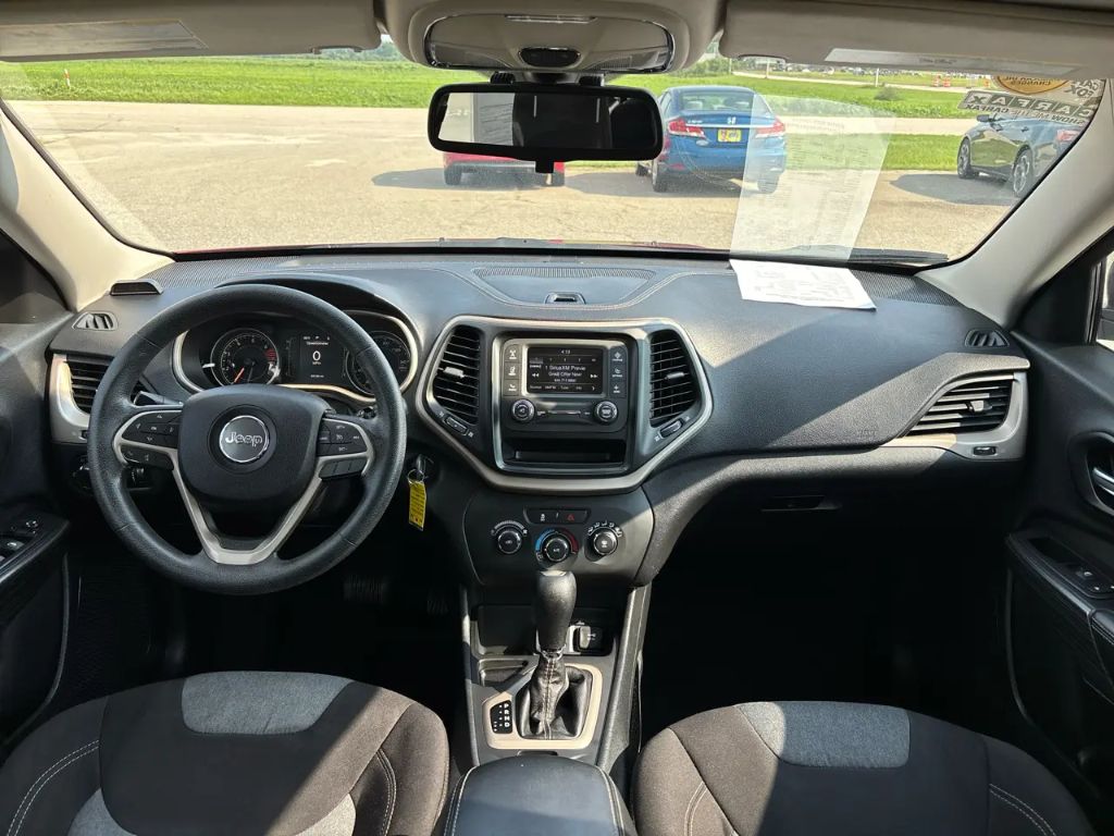2016 Jeep Cherokee - $9,995