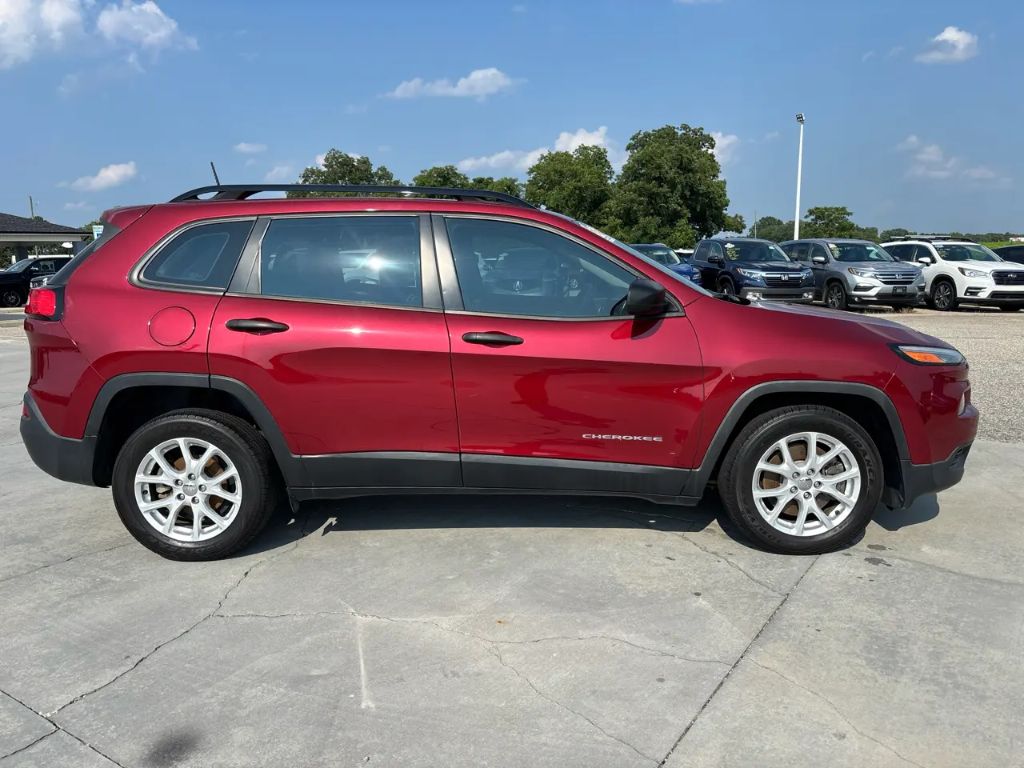 2016 Jeep Cherokee - $9,995