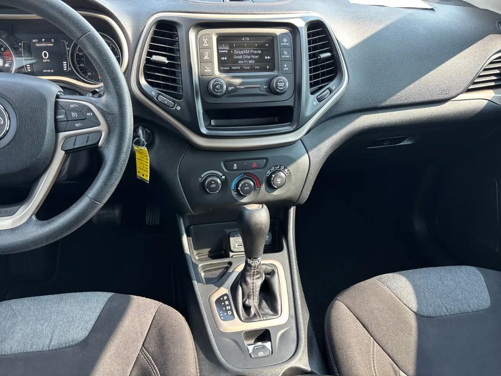 2016 Jeep Cherokee - $9,995