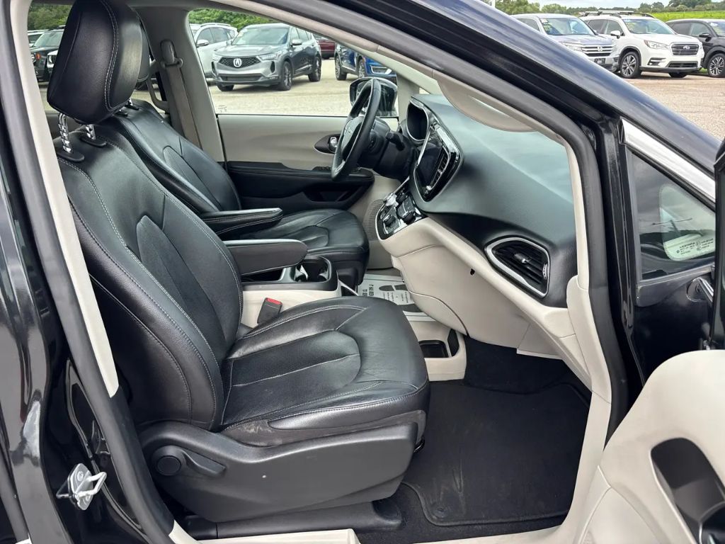 2022 Chrysler Pacifica - $18,895
