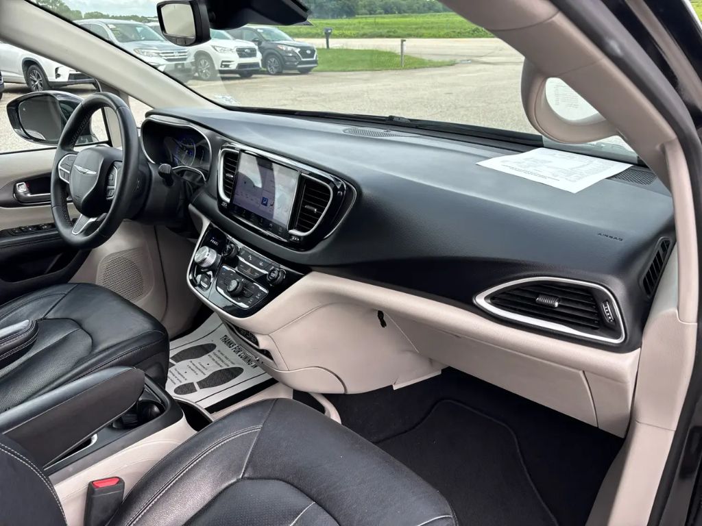 2022 Chrysler Pacifica - $18,895