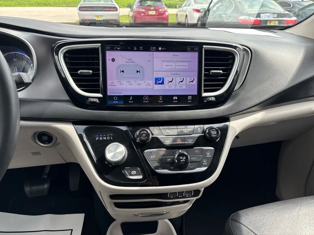 2022 Chrysler Pacifica - $18,895