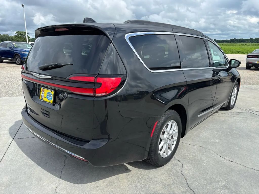 2022 Chrysler Pacifica - $18,895
