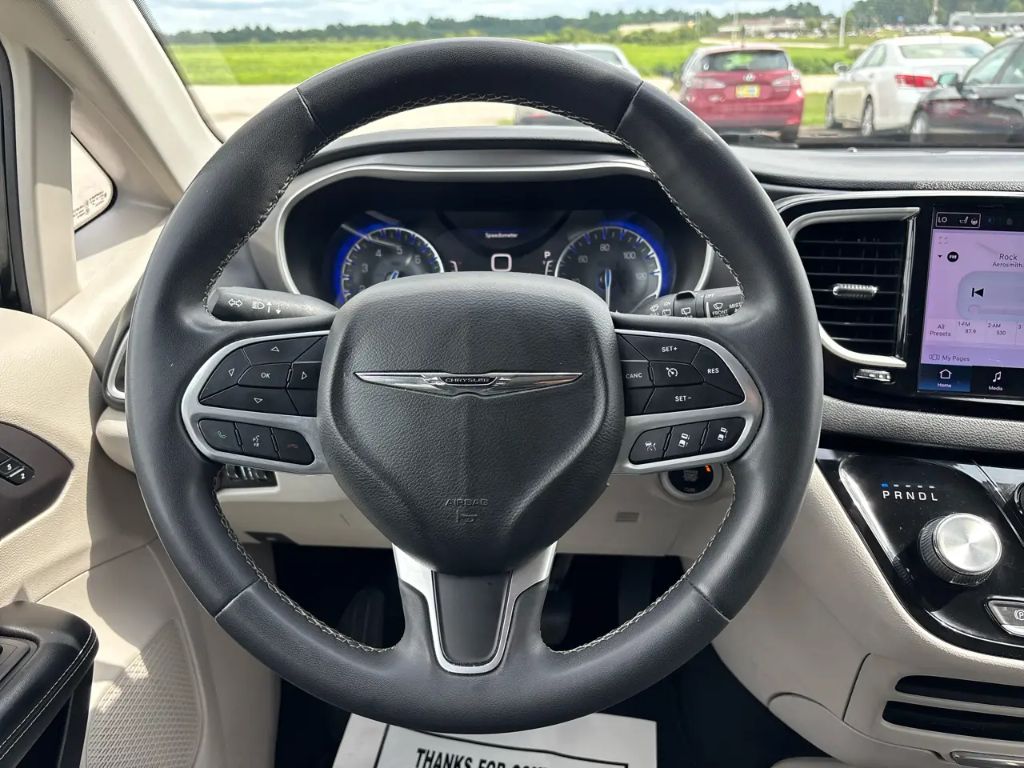 2022 Chrysler Pacifica - $18,895