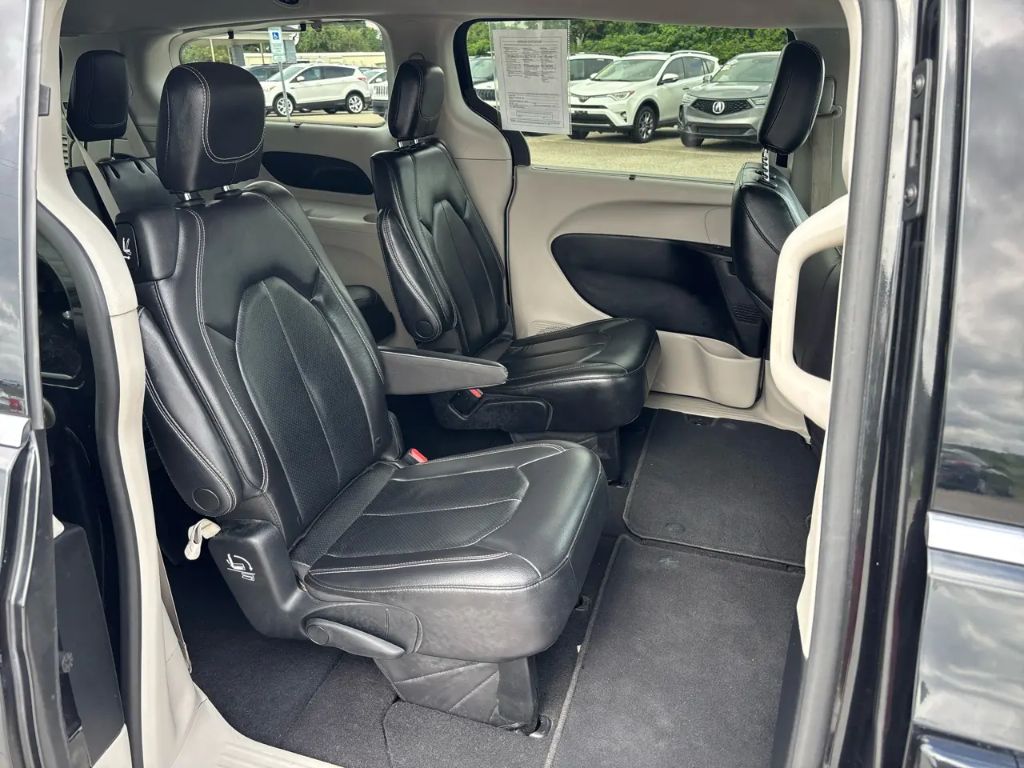2022 Chrysler Pacifica - $18,895
