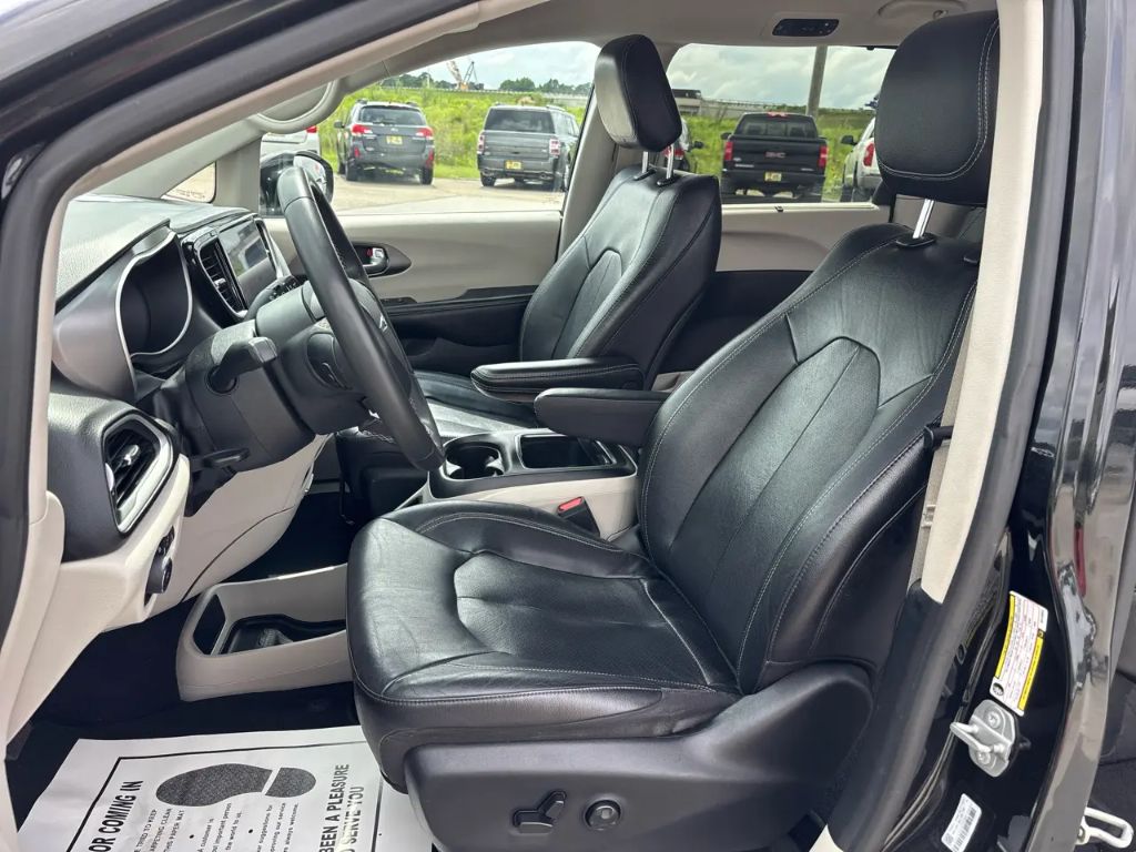 2022 Chrysler Pacifica - $18,895