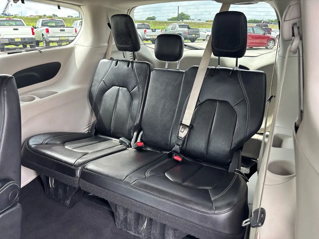 2022 Chrysler Pacifica - $18,895
