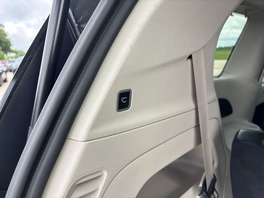 2022 Chrysler Pacifica - $18,895