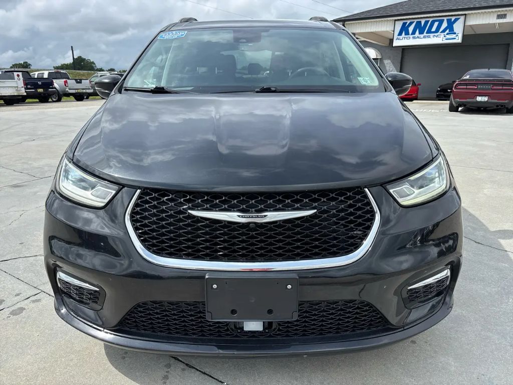 2022 Chrysler Pacifica - $18,895