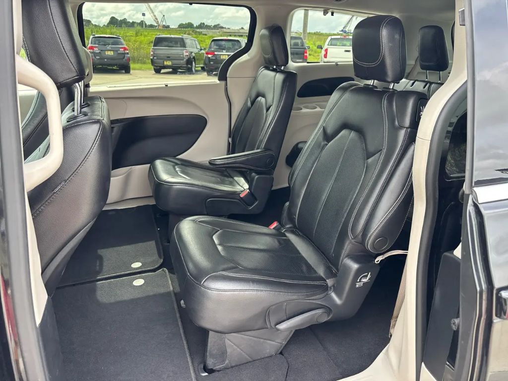 2022 Chrysler Pacifica - $18,895