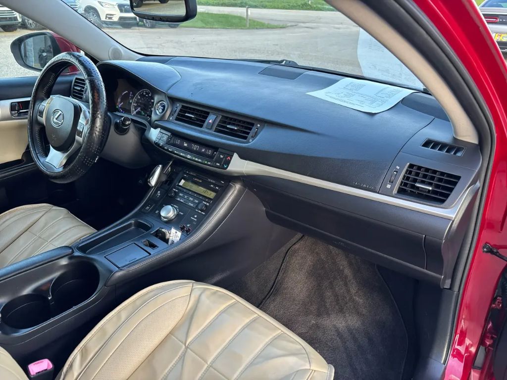 2013 Lexus CT - $10,795